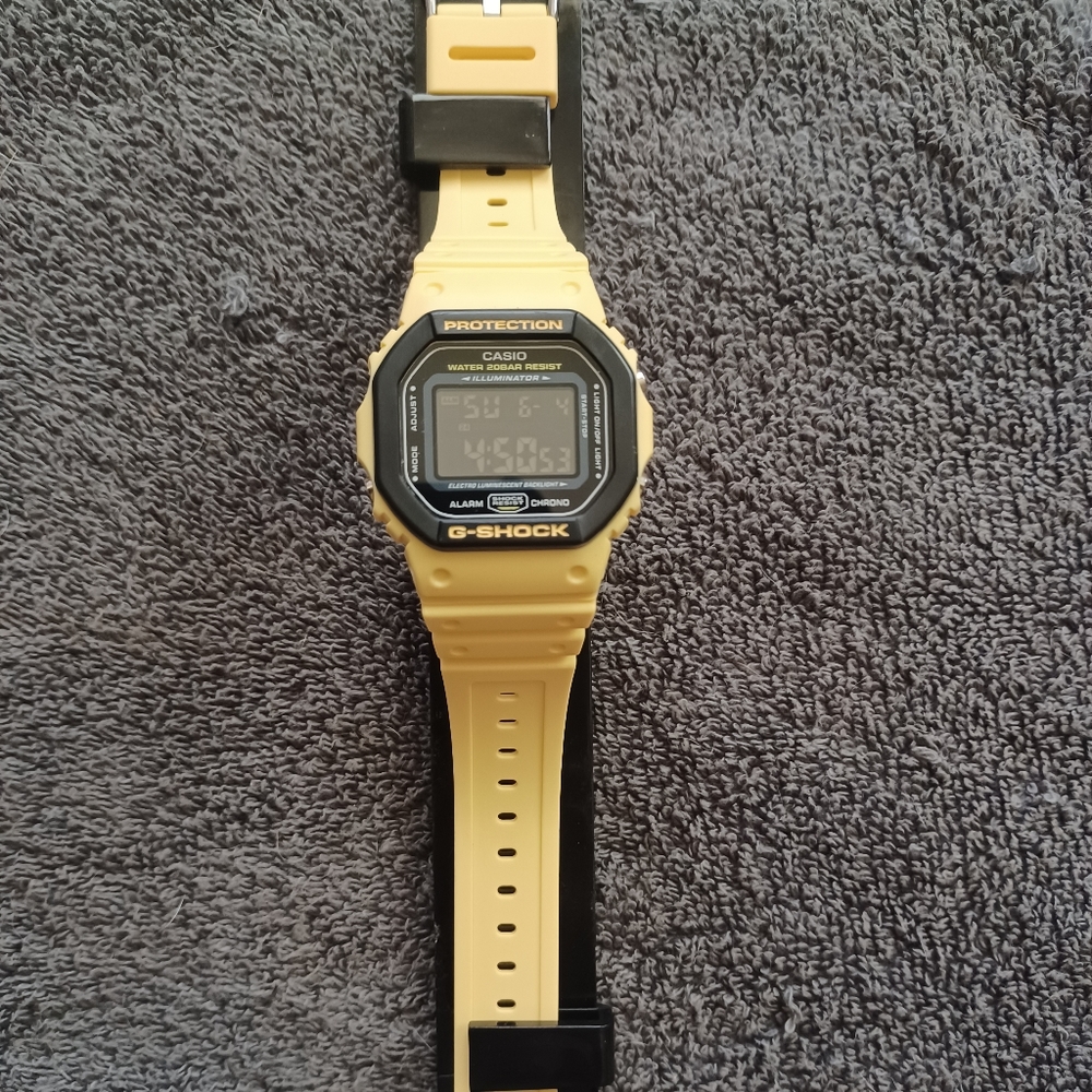 💥SOLD💥CASIO G-SHOCK DW5600WB - Picture 3 of 10